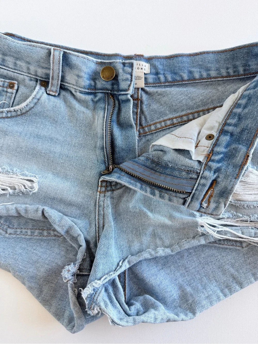Billabong Distressed Denim Cutoff Shorts 26 Light Wash Cheeky 100% Cotton